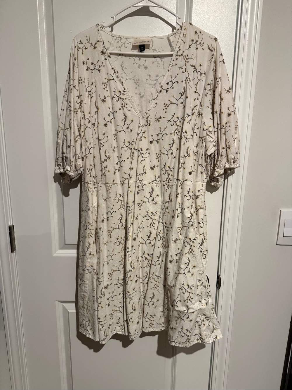 Universal Thread Cream Floral V-Neck Mini Dress